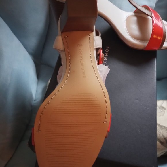 Tommy Hilfiger sandal shoes! New size 8 boxed! Multi color Leather T straps! - Picture 4 of 12